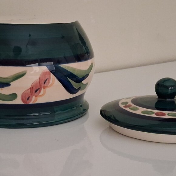 Gail Pittman Juniper 7" Bean Pot/Small Covered Casserole with Lid Signed 1988 - Picture 8 of 12